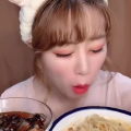 小姐姐吃火锅动画图片,小姐姐的美食之旅